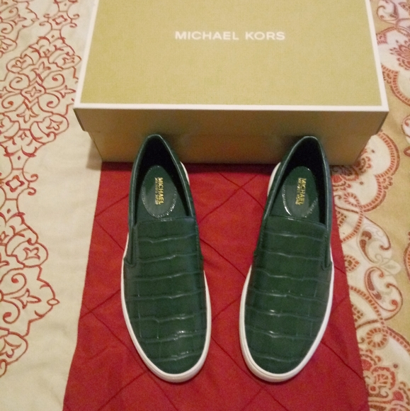 Michael Kors Keaton Slip On - Picture 2 of 10